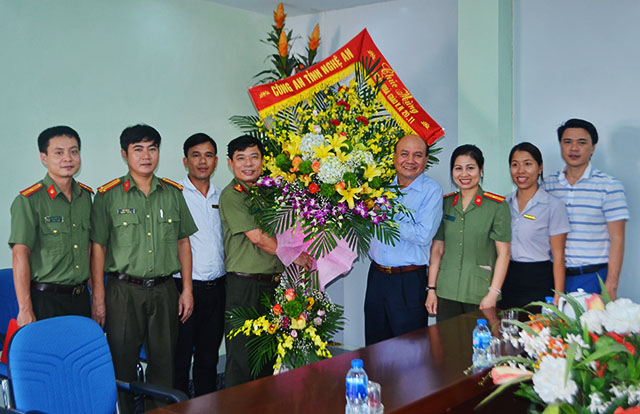 Tại Trường CĐ Việt – Anh 