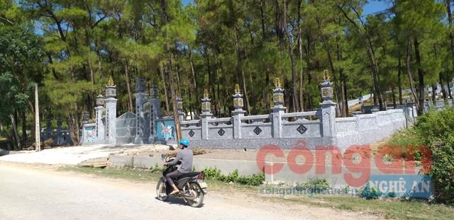 Ồ ạt xây dựng nghĩa trang trên đất rừng