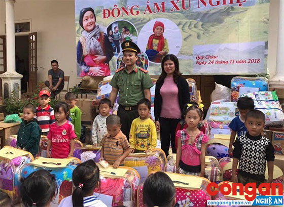 Khởi động chương trình Đông ấm cho học sinh vùng cao