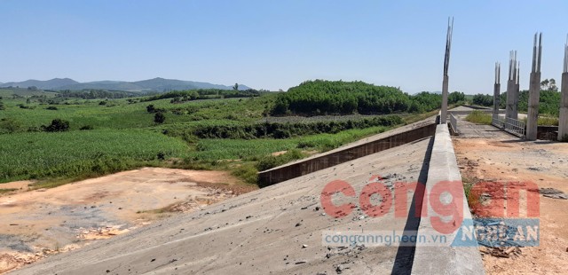 Dự án trăm tỉ phơi sương