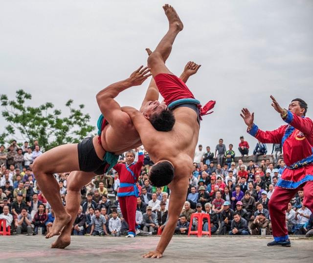 “Vật truyền thống vùng Kinh Bắc”, giải Nhì, tác giả Nguyễn Công Hưng.