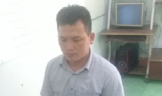 'Cán bộ' lịch lãm chuyên 'đá xế' nơi công sở