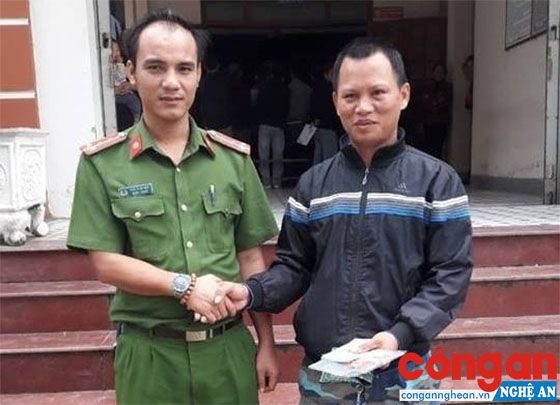 Trả lại tài sản cho người đánh rơi