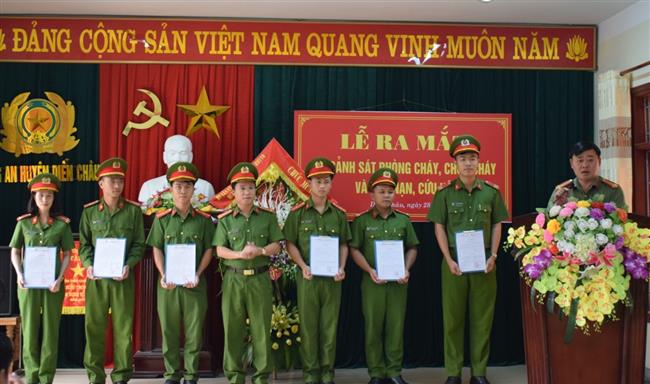 Ra mắt đội Cảnh sát PCCC và cứu nạn cứu hộ