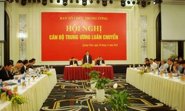 Gắn công tác luân chuyển với bố trí cán bộ chủ chốt không phải người địa phương