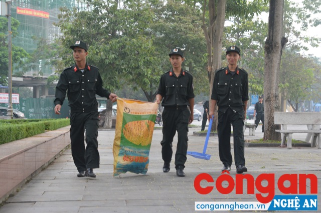 Hơn 100 ĐVTN tích cực tham gia tổng dọn vệ sinh vì một môi trường xanh sạch đẹp