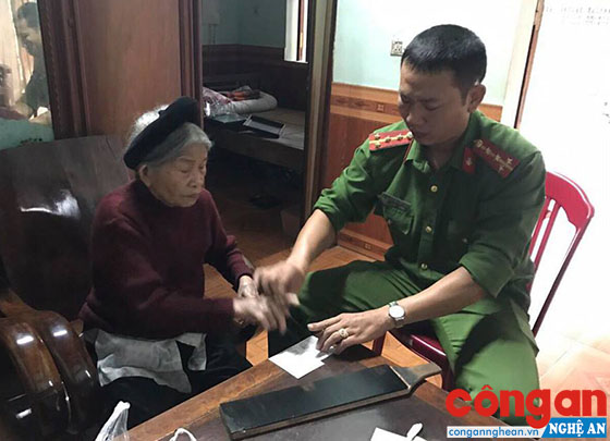 Làm CMND cho người già yếu tại nhà