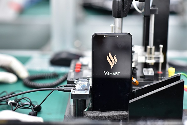 VinGroup ra mắt điện thoại thông minh Vsmart