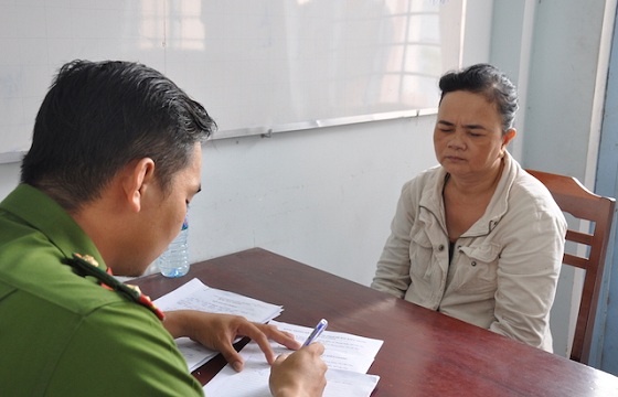 Cúc tại cơ quan điều tra.