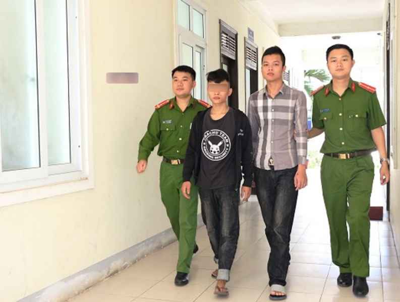 Hai đối tượng bị công an bắt