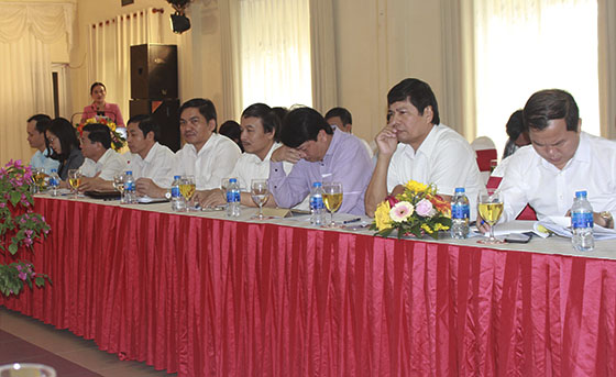 Lãnh đạo các sở, ngành, các cơ quan báo chí Trung ương và địa phương tham dự buổi họp báo