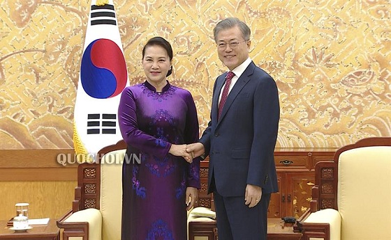 Chủ tịch Quốc hội Nguyễn Thị Kim Ngân hội kiến Tổng thống Hàn Quốc Moon Jae-in