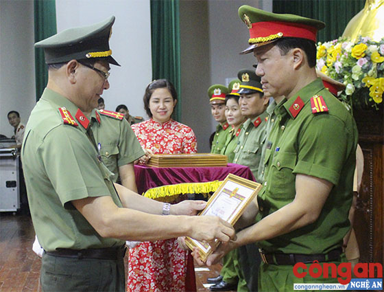 Nhiều thành tích cao, thêm hành động đẹp