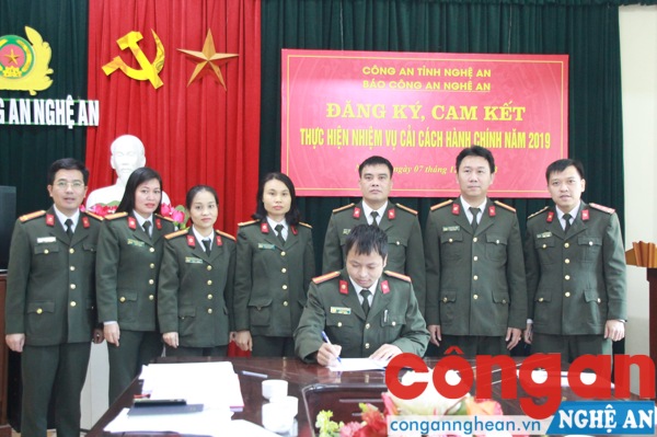 Ban điện tử
