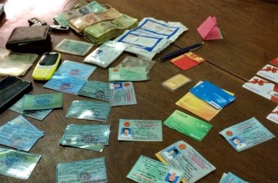 Giả mạo 11 hồ sơ để vay tiền tiêu dùng từ ngân hàng