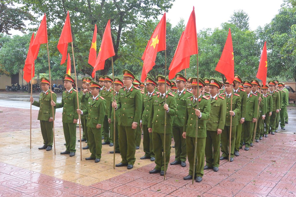 Gần 100 CBCS tham gia lễ phát động