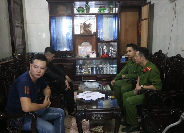 Lực lượng Công an tiến hành khám xét cơ sở dịch vụ tài chính có địa chỉ tại 407, đường Trần Phú, TDP. Vĩnh Hòa, P. Thạch Linh