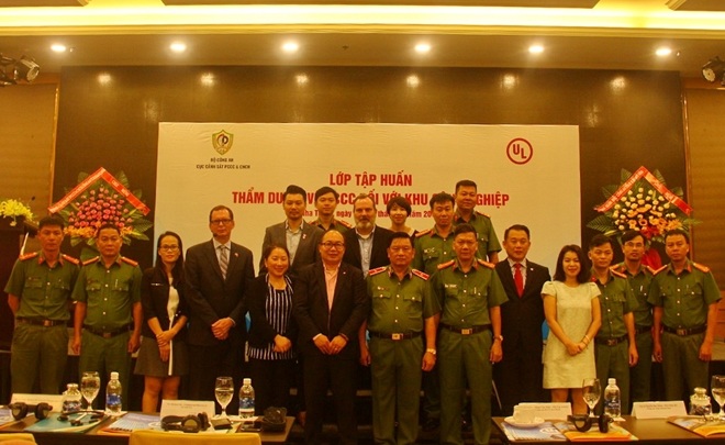 Các đại biểu và học viên dự Lớp tập huấn.