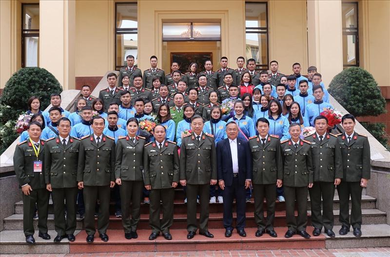 Bộ trưởng Tô Lâm cùng các đại biểu dự Lễ tuyên dương.