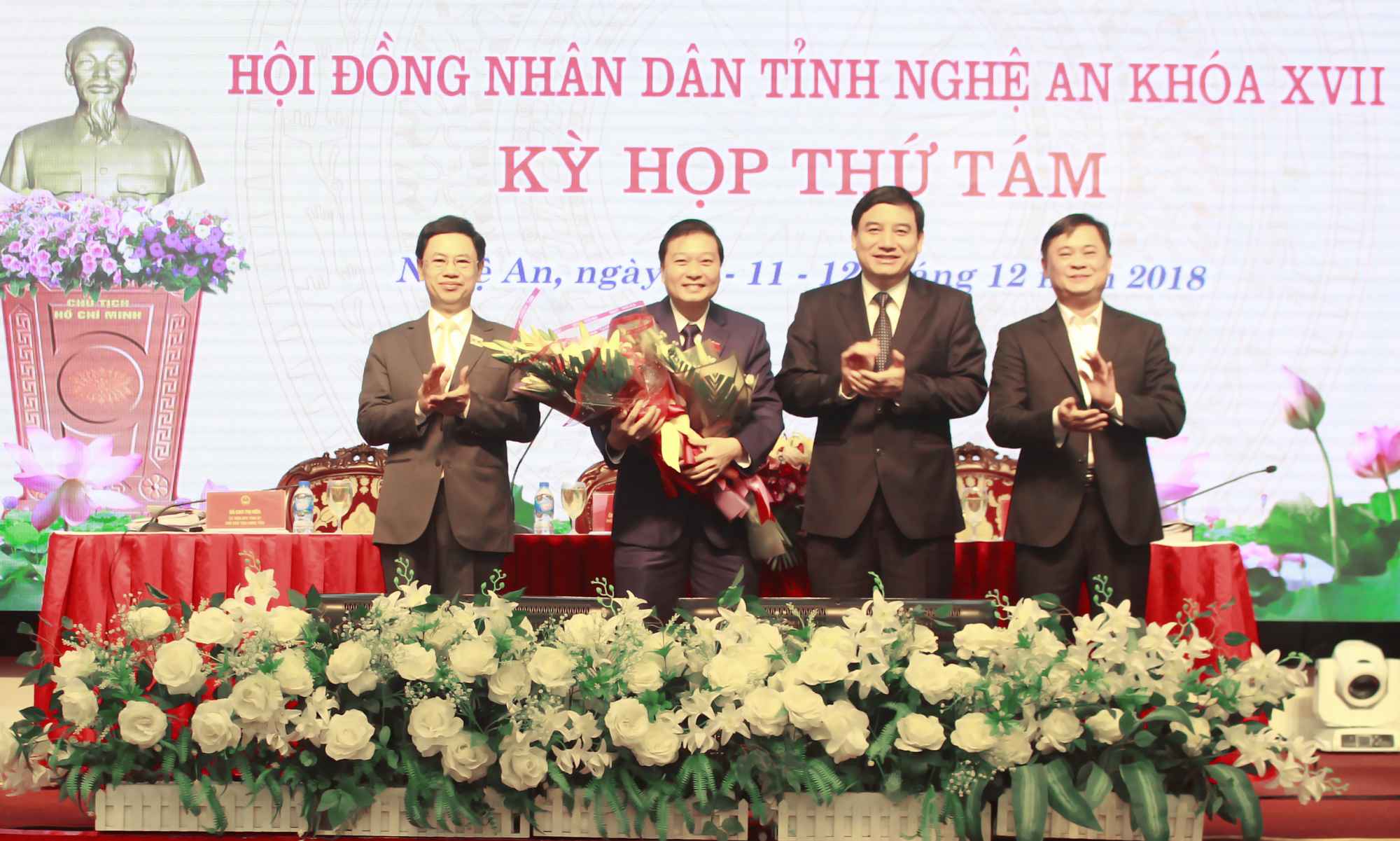 Ông Lê Hồng Vinh được bầu giữ chức Phó Chủ tịch UBND tỉnh Nghệ An