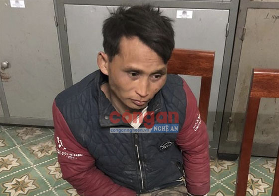 Bắt giữ thành công đối tượng mang vũ khí đi giao dịch ma túy