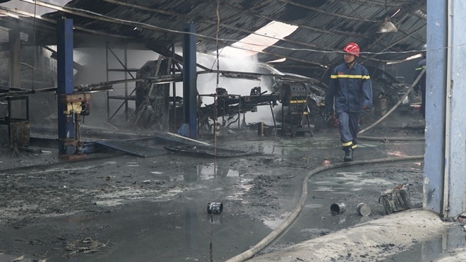 Toàn bộ gara nói trên bị vụ hỏa hoạn phá hủy gần như hoàn toàn.