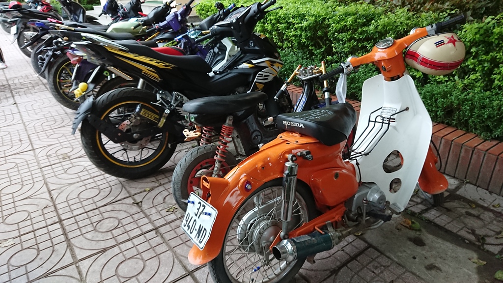 Bắt nhóm thanh niên 'nẹt' pô xe máy lạng lách, đánh võng