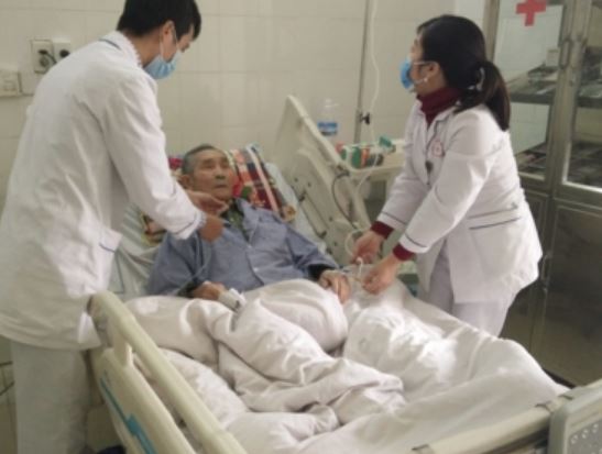 Nhiều người già, trẻ em phải nhập viện do giá rét