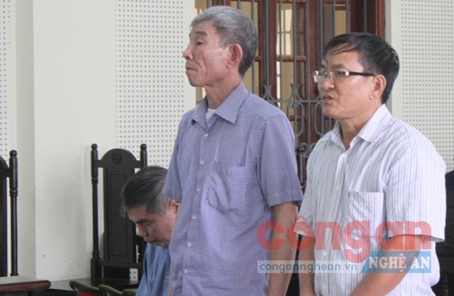 3 cán bộ xã bán 143 lô đất trái quy định để trả nợ