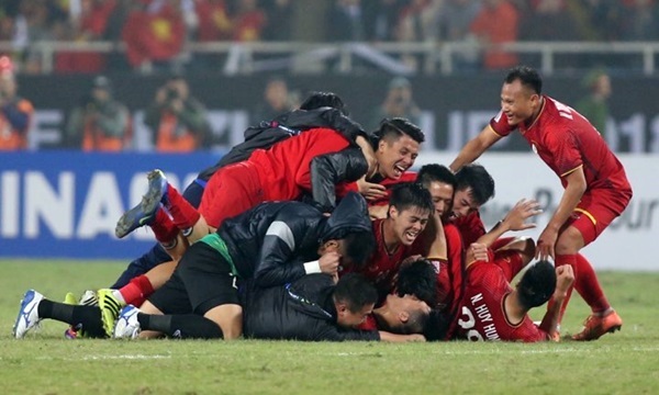 90 phút chiến đấu đầy quả cảm của như những chiến binh để rồi khi tiếng còi của Trọng tài người Iran Alireza Faghani vang lên, ấy cũng là lúc 