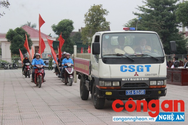 Các lực lượng tham gia diễu hành trên các trục đường chính sau buổi lễ ra quân