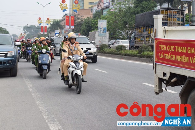 Các lực lượng tham gia diễu hành trên các trục đường chính sau buổi Lễ ra quân