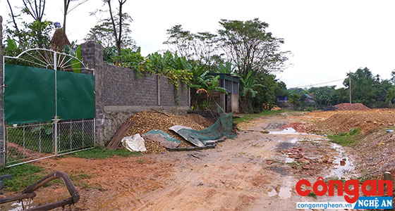 Xã bán đất, thu tiền trái thẩm quyền