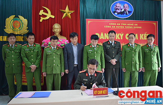 Ký cam kết thực hiện nhiệm vụ cải cách hành chính năm 2019