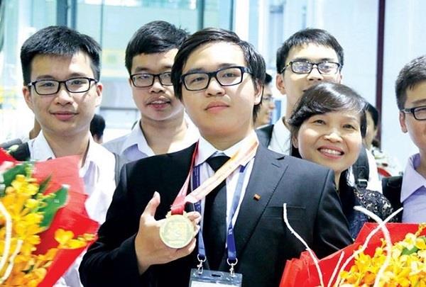 Phạm Đức Anh giành cú đúp huy chương Vàng Hóa học Quốc tế 2017 và 2018.