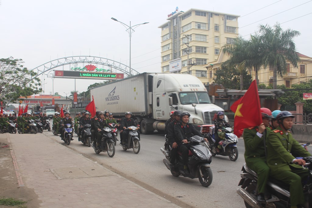 Diễu hành tại một số tuyến đường chính