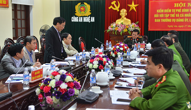 Đại diện đại biểu Tỉnh uỷ phát biểu tại hội nghị