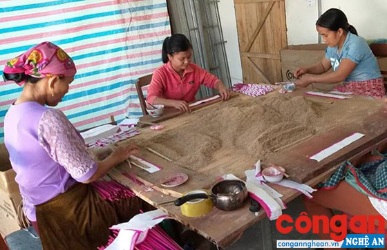 Bảo tồn, phát huy bản sắc văn hóa địa phương