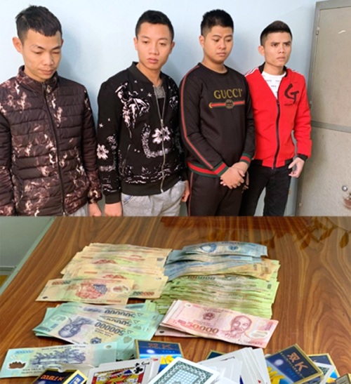 4 đối tượng tổ chức đánh bạc (từ trái qua phải): Việt, Mạnh, Thắng, Hoàng và các tang vật thu được.