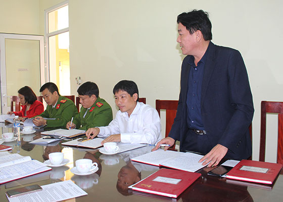 Đại diện phường Hưng Dũng trao đổi một số nhiệm vụ trong thời gian tới.