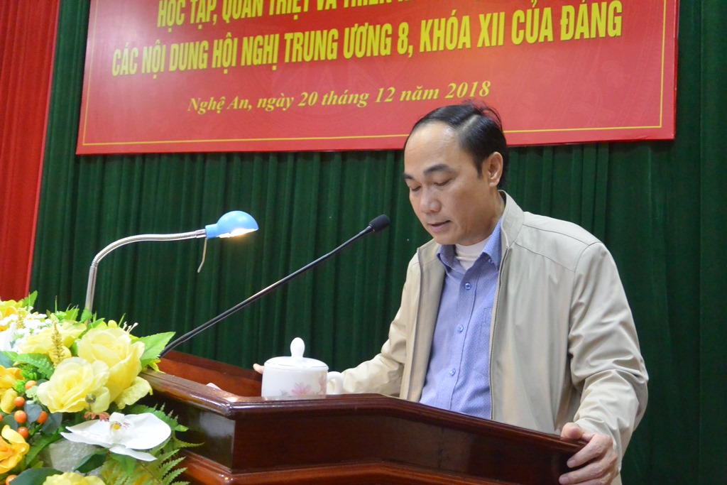 Đồng chí Trần Quốc Khánh quán triệt các nội dung tại hội nghị