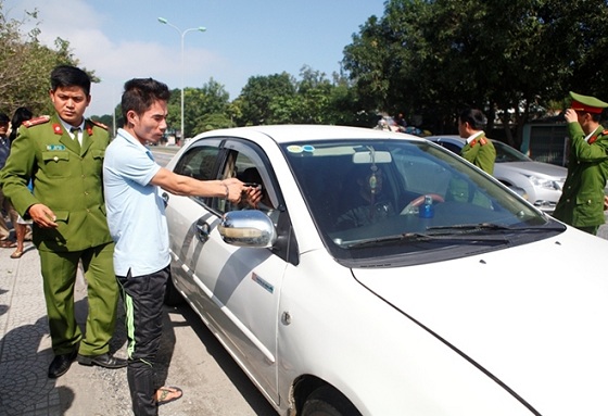 Thuê xe ôtô đi... trộm cắp