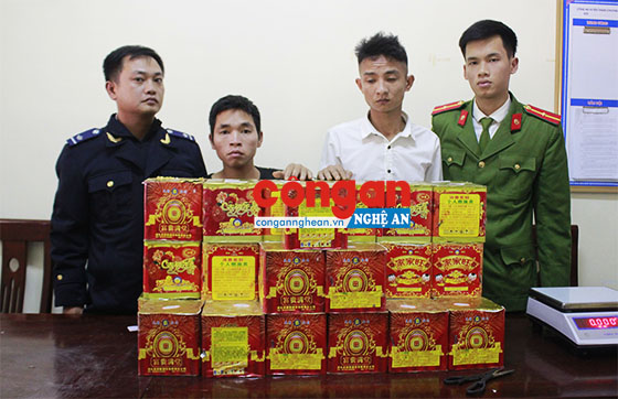Bắt giữ 2 đối tượng, thu giữ hơn 100 kg pháo