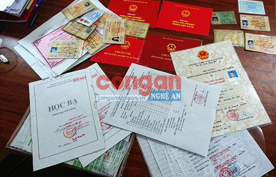 Triệt phá đường dây làm giấy tờ, bằng cấp giả