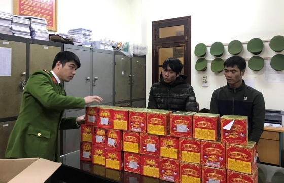 Bắt quả tang 2 đối tượng đang vận chuyển 96 kg pháo nổ trái phép