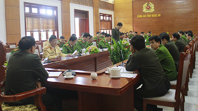 Giám đốc Công an tỉnh làm việc với Công an TP Vinh