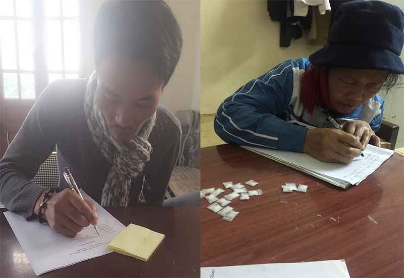 2 mẹ con bị bắt vì tàng trữ 'hàng đá'