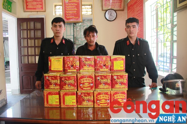 Bị bắt khi đang vận chuyển hơn 60kg pháo về nhà cất giấu
