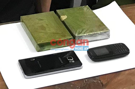Tang vật là 2 bánh hêrôin