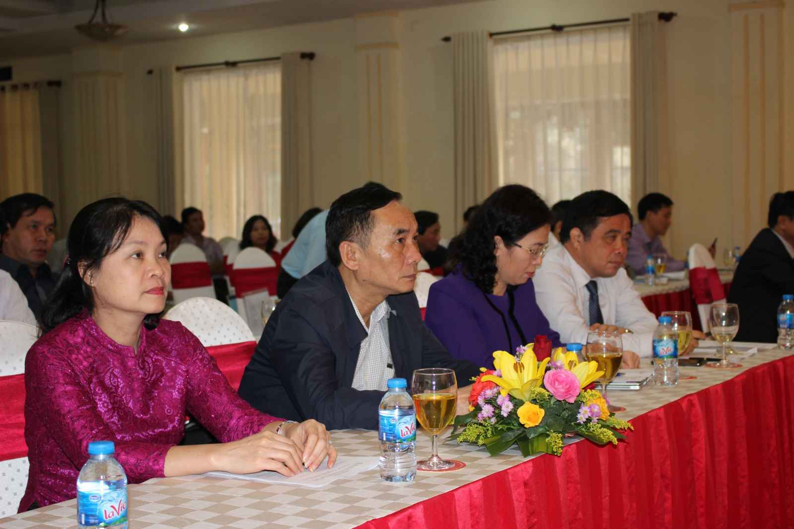 Các đại biểu dự hội nghị